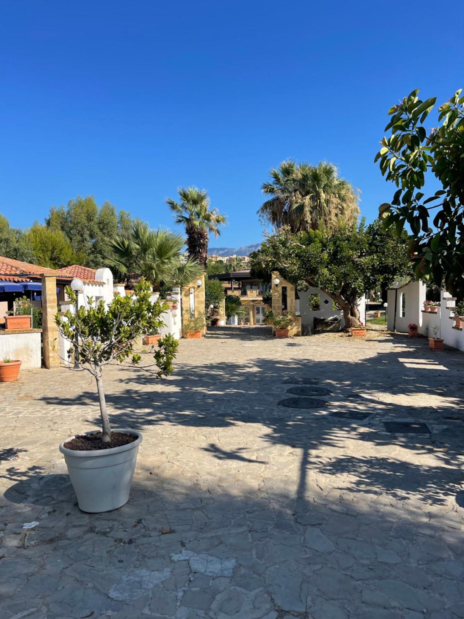 Soleada Club Aparthotel Campofelice Di Roccella Eksteriør bilde